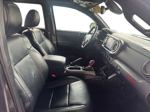 Used 2021 Toyota Tacoma TRD Off-Road w/ TRD Premium Off Road Package image 17