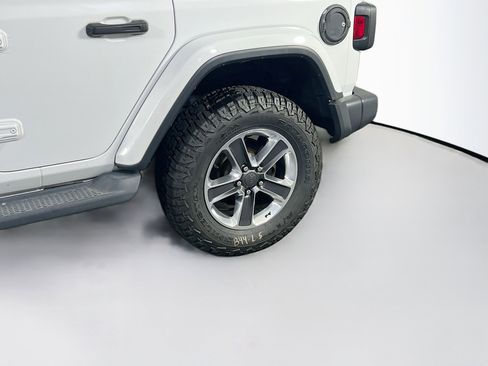 Used 2019 Jeep Wrangler Unlimited Sahara image 25
