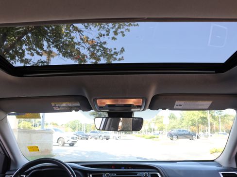 Used 2019 Toyota Highlander XLE image 30