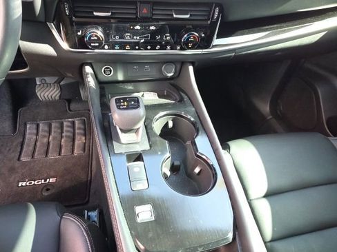 Used 2023 Nissan Rogue SL w/ SL Premium Package image 19