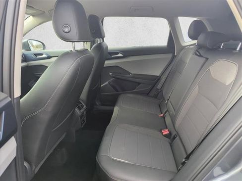 Used 2024 Volkswagen Taos SE image 17