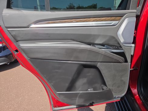 Used 2025 Cadillac Escalade Premium Luxury Platinum w/ LPO, Floor Liner Package AWD/4WD image 25