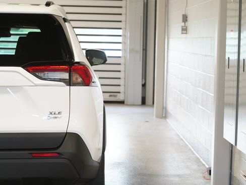 Used 2025 Toyota RAV4 XLE AWD/4WD image 10