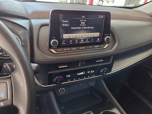 Used 2023 Nissan Rogue SV FWD image 21