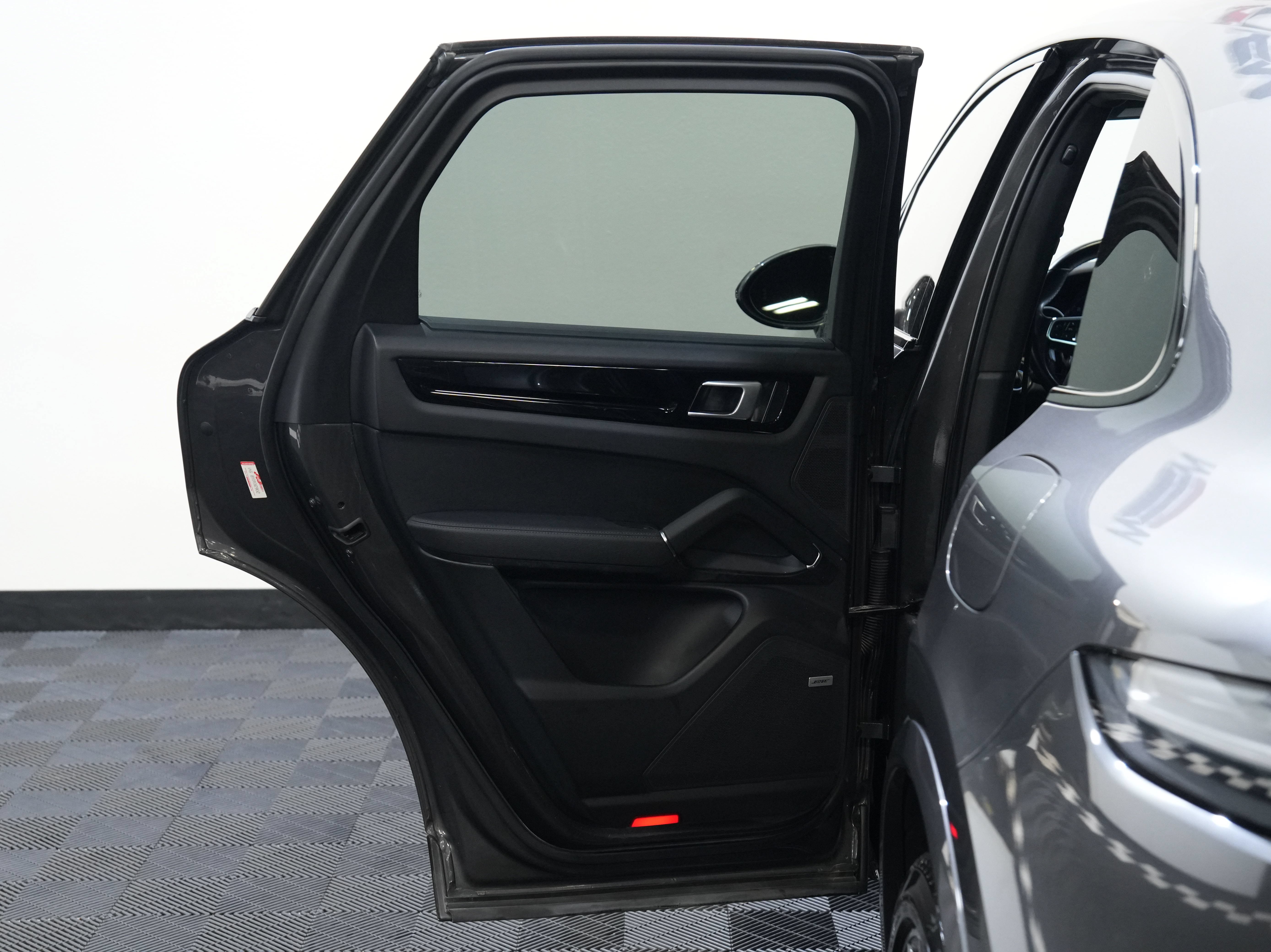 Used 2022 Porsche Cayenne E-Hybrid AWD/4WD image 25