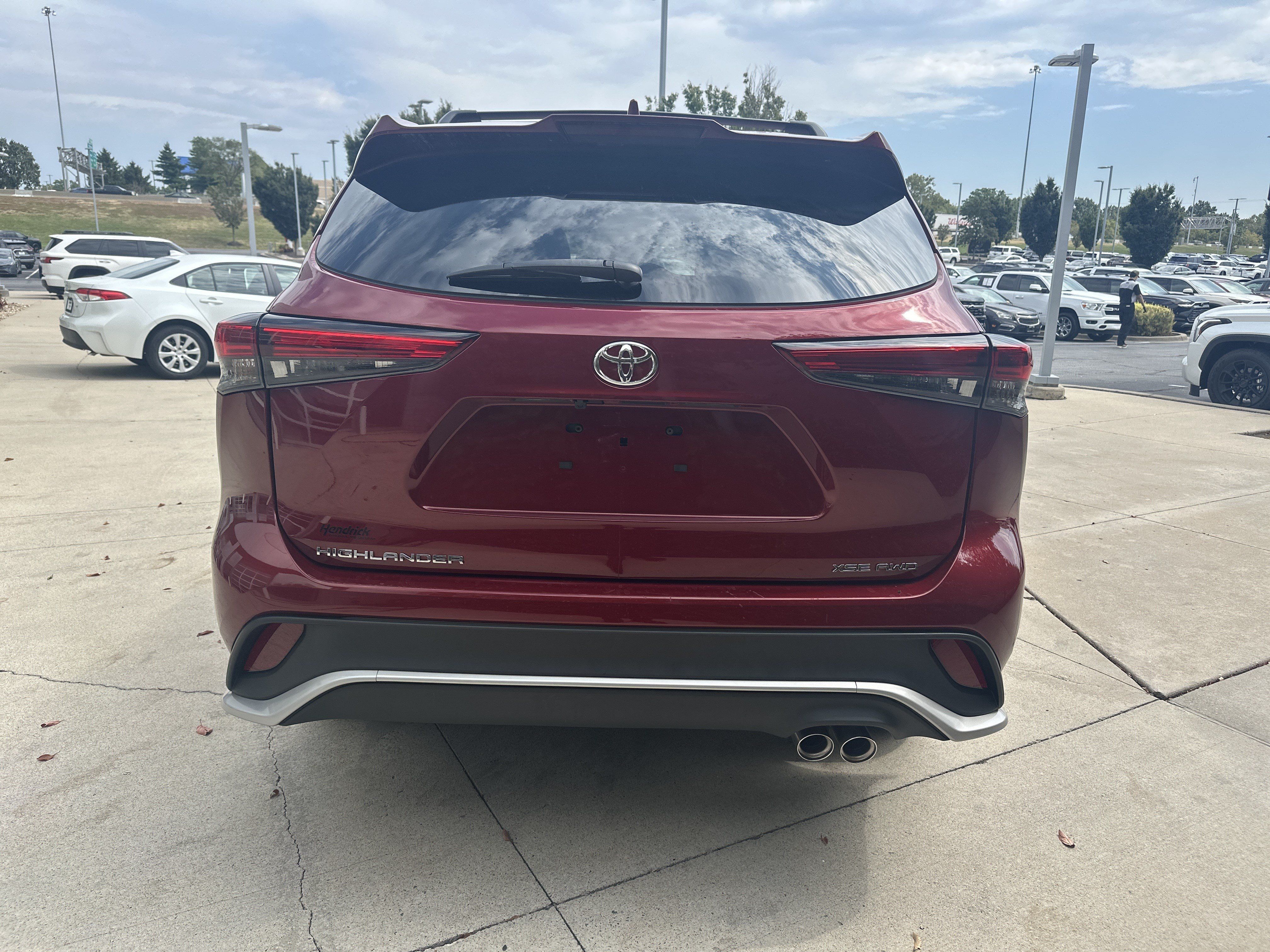 Used 2023 Toyota Highlander XSE AWD/4WD image 8