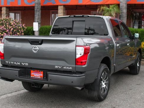 Used 2021 Nissan Titan SV w/ SV Convenience Package image 9