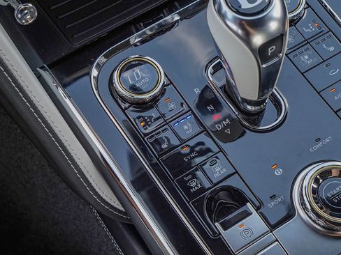 New 2026 Bentley Flying Spur Plug-In Hybrid AWD/4WD image 28