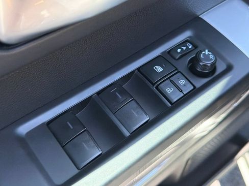 Used 2025 Toyota Tundra Platinum AWD/4WD image 19