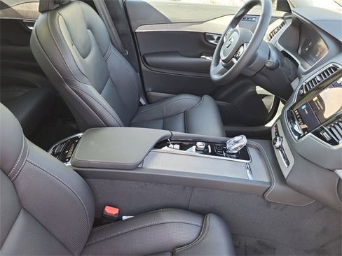 Certified 2025 Volvo XC90 B6 Ultra w/ Lounge Package image 17