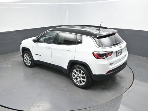 Used 2025 Jeep Compass Limited AWD/4WD image 30