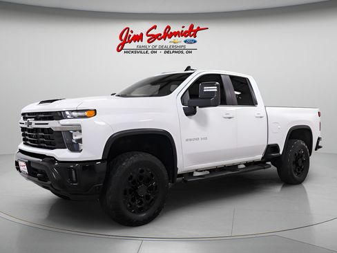 Used 2024 Chevrolet Silverado 2500 LT w/ Convenience Package AWD/4WD image 3