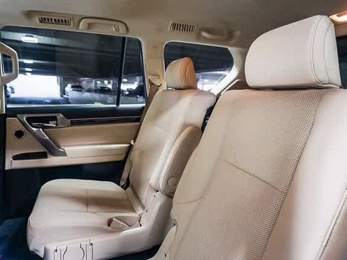 Used 2023 Lexus GX 460 Premium w/ Accessory Package image 19