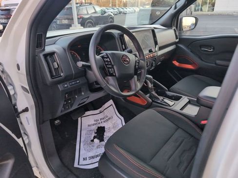 Certified 2025 Nissan Frontier PRO-4X image 13