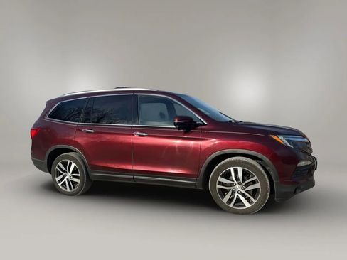 Used 2018 Honda Pilot Touring image 2