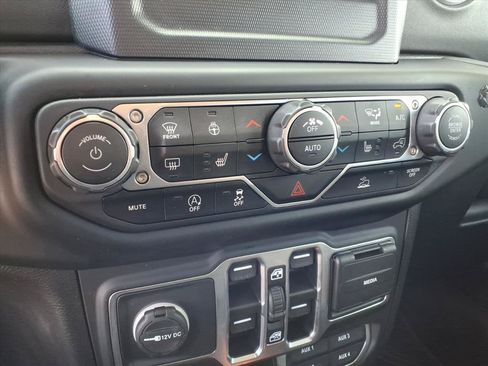 Used 2021 Jeep Wrangler Unlimited Sahara w/ Cold Weather Group AWD/4WD image 11