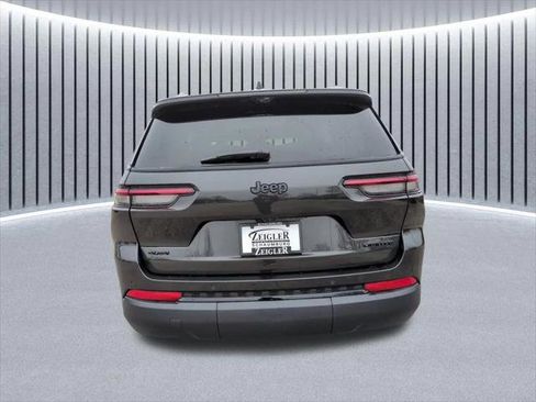 Certified 2025 Jeep Grand Cherokee L Limited w/ Luxury Tech Group II AWD/4WD image 9