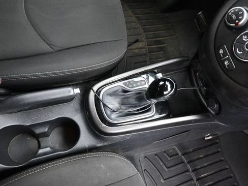Used 2013 Kia Soul + FWD image 17