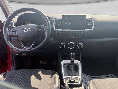 Used 2022 Hyundai Venue Limited FWD image 11