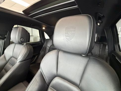 Used 2021 Porsche Macan S AWD/4WD image 49