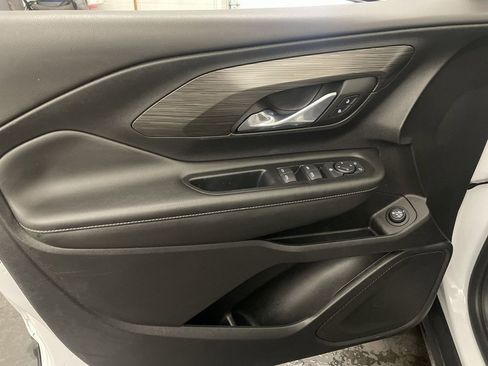 Used 2023 GMC Terrain SLE w/ Driver Convenience Package image 16