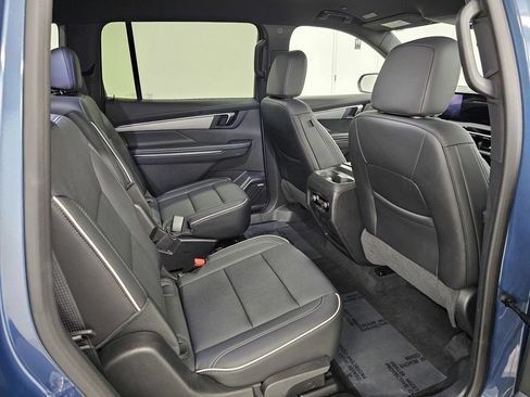 Used 2025 Buick Enclave Preferred FWD image 24