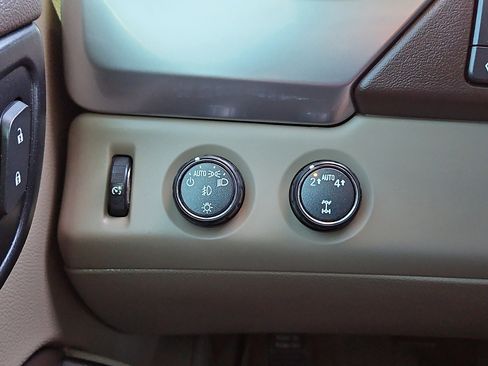 Used 2019 Chevrolet Tahoe Premier AWD/4WD image 17