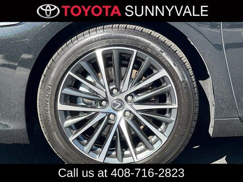 Used 2025 Lexus ES 300h w/ Premium Package image 12