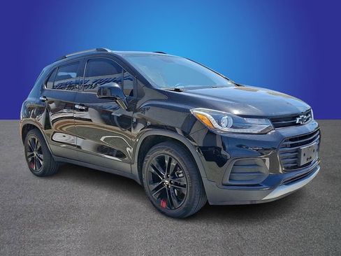 Used 2019 Chevrolet Trax LT w/ Redline Edition FWD image 2