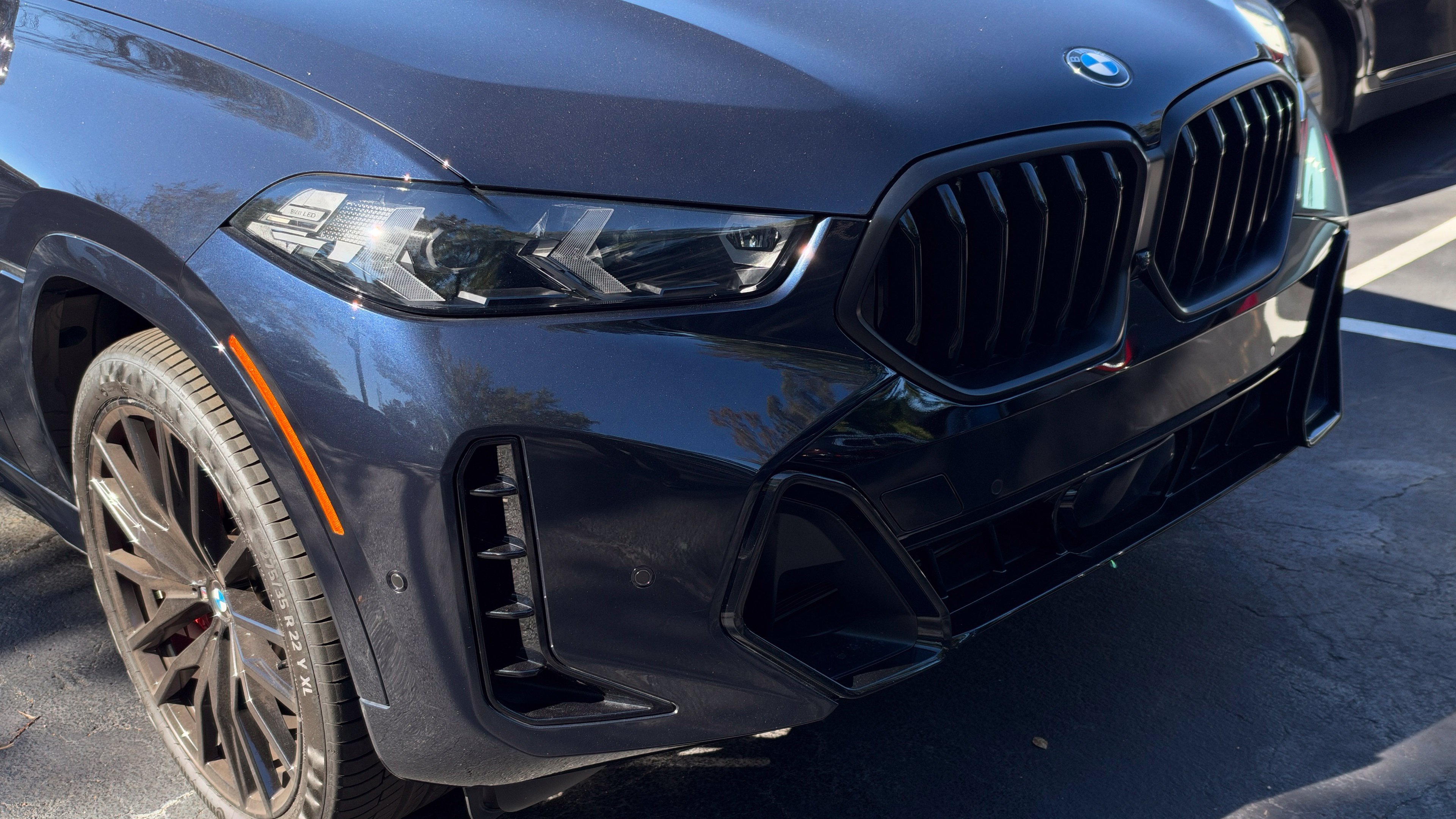 Used 2026 BMW X6 xDrive40i w/ Executive Package AWD/4WD image 2