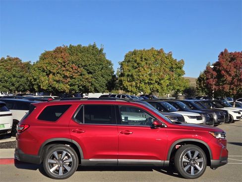 New 2025 Honda Pilot Touring image 3