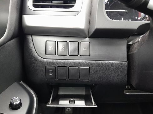 Used 2017 Toyota Highlander XLE AWD/4WD image 16