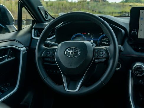 Used 2025 Toyota RAV4 XSE w/ Premium Package AWD/4WD image 21