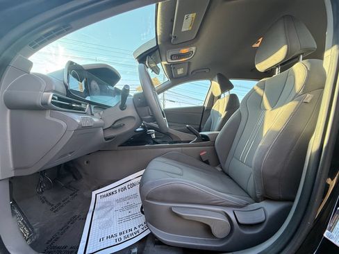 Used 2024 Hyundai Elantra SEL FWD image 23