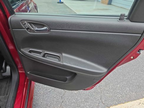 Used 2009 Chevrolet Impala SS w/ Convenience Package image 24
