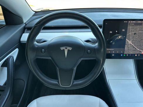 Used 2018 Tesla Model 3 Long Range image 15