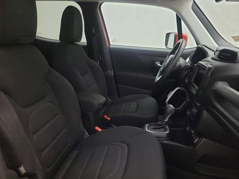 Used 2020 Jeep Renegade Latitude w/ Popular Equipment Group AWD/4WD image 21