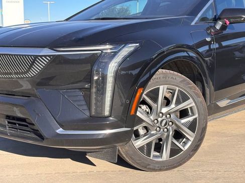 Certified 2025 Cadillac Optiq Luxury 2 w/ LPO, Floor Liner Package image 3