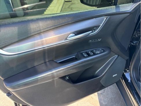Used 2018 Cadillac XT5 Luxury w/ LPO, Black Ice Package FWD image 14