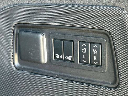 Used 2022 Cadillac Escalade ESV Sport Platinum w/ LPO, ONYX Package image 14