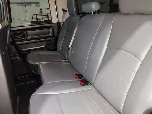 Used 2022 RAM 1500 4x4 Crew Cab Classic w/ Chrome Appearance Group image 27