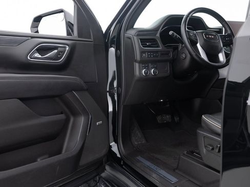 Used 2022 GMC Yukon XL SLT w/ SLT Luxury Package image 28