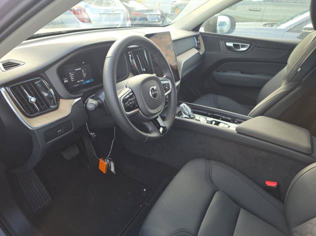 Used 2026 Volvo XC60 B5 Plus AWD/4WD image 6