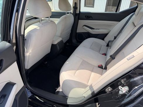 Used 2025 Nissan Altima 2.5 SV FWD image 15