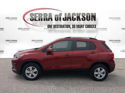 Used 2022 Chevrolet Trax LT w/ LT Convenience Package AWD/4WD image 6