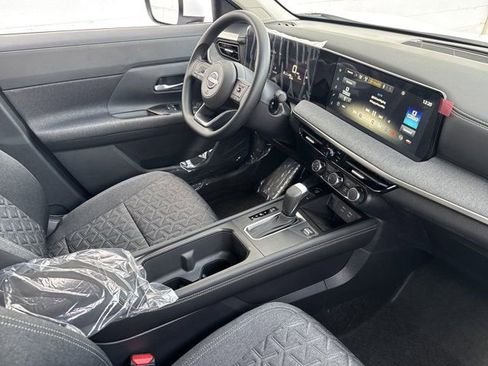 Used 2025 Nissan Kicks SV image 10