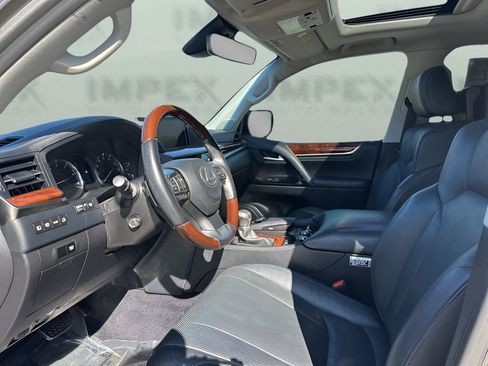 Used 2016 Lexus LX 570 4WD image 9