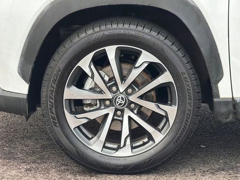 Used 2022 Toyota Corolla Cross XLE image 25