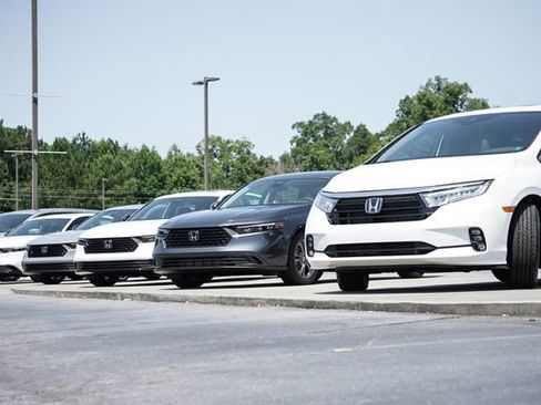 Used 2025 Chrysler Pacifica Select FWD image 18