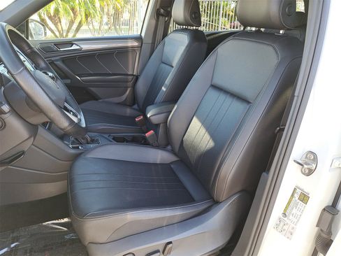 Certified 2022 Volkswagen Tiguan SE R-Line image 17